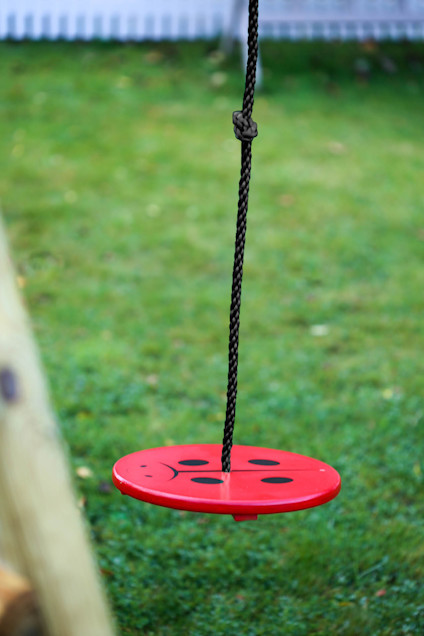 GUNGA NYCKELPIGA RÖD/SVART 30X30X1,8 CM REP=180 CM