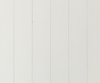 Vitmålad träpanel med slät yta och vertikala skarvar.