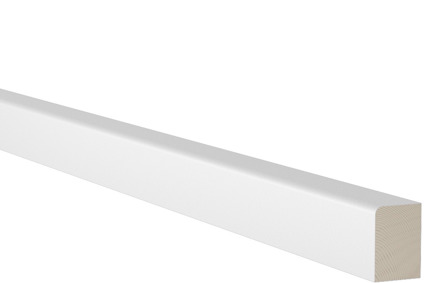 Vit rektangulär trälist med rundade kanter mot svart bakgrund.