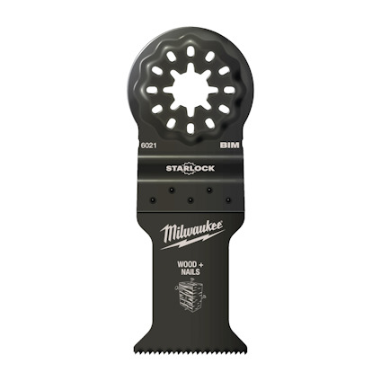 Oscillerande sågblad med stjärnformad infästning, märkt "Milwaukee" och "WOOD + NAILS".