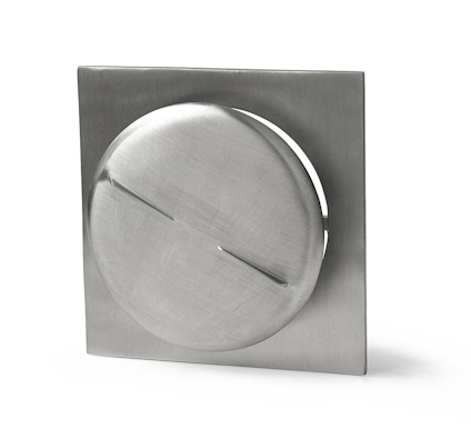 Metallisk tallriksventil med fyrkantig bas och cirkulär centrumdel.