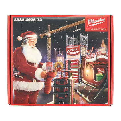 Tomte med verktyg framför byggnad under konstruktion, skylt "Merry Christmas" och logotypen Milwaukee i hörnet.