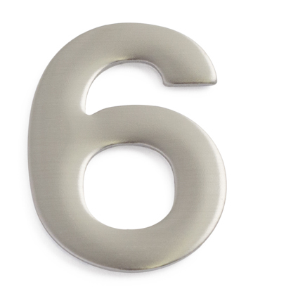 Självhäftande siffra "6" i silverfärg med borstad yta på vit bakgrund.
