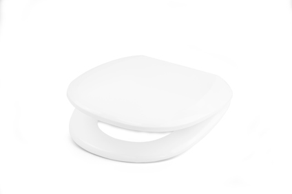 Vit toalettstolssits med mjukt avrundade kanter, sedd ovanifrån på en vit bakgrund.