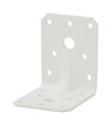 Vitt vinkelbeslag med flera små runda hål och ett större hål i mitten. Beslaget har en 90-graders böj.