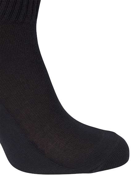 En svart strumpa sedd från sidan med ribbad kant.