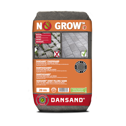 Förpackning för ogräshindrande fogsand Dansand No Grow, 20 kg, med illustration av stenläggning.