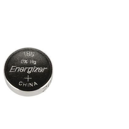 Rund silverfärgad knappcellsbatteri med texten "Energizer", "0% Hg", "186", och "CHINA".