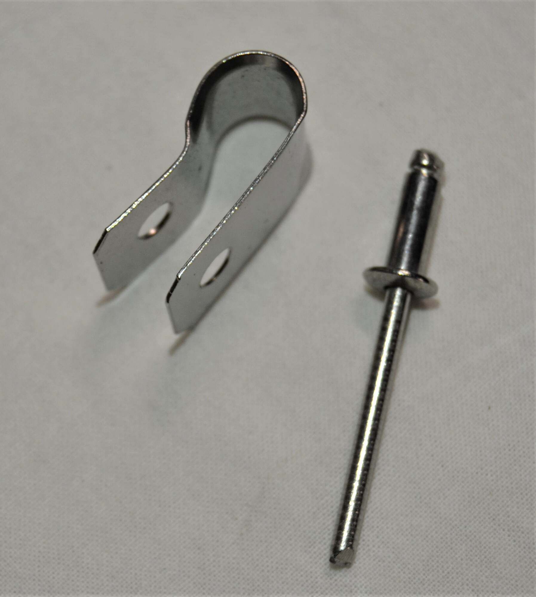 KLAMMER/NIT SATSFÖRPACKNING OM  25 ST - Häggroth Stängsel