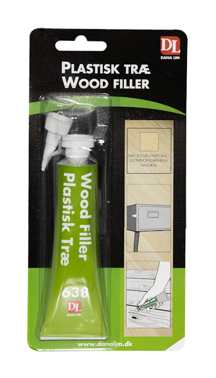 Förpackning med ett grön tub av träfiller från Dana Lim, text "Plastisk Træ Wood Filler 638", med bilder och instruktioner.