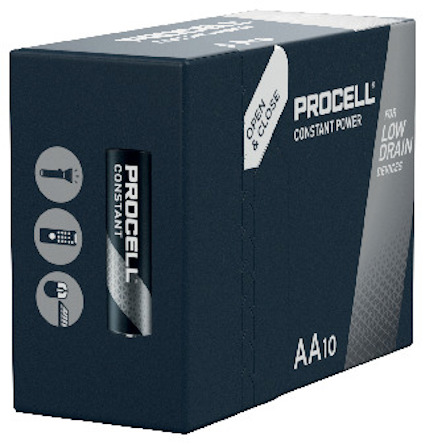 Svart förpackning med Procell Constant Power AA-batterier. Text "FOR LOW DRAIN DEVICES" och ikon för ficklampa, fjärrkontroll och väggklocka.